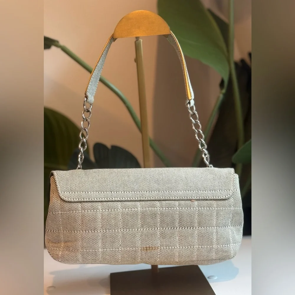 Chanel ‘Canvas No. 5 Camellia Flap Bag’ - Picture 2 of 14